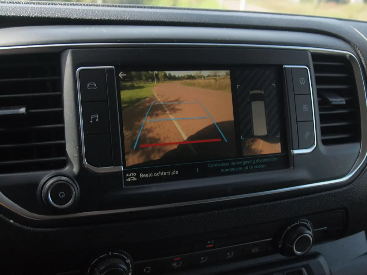 Standard Premium 75 kWh | Side bars | Apple Carplay | Zware Accupakket | Camera |