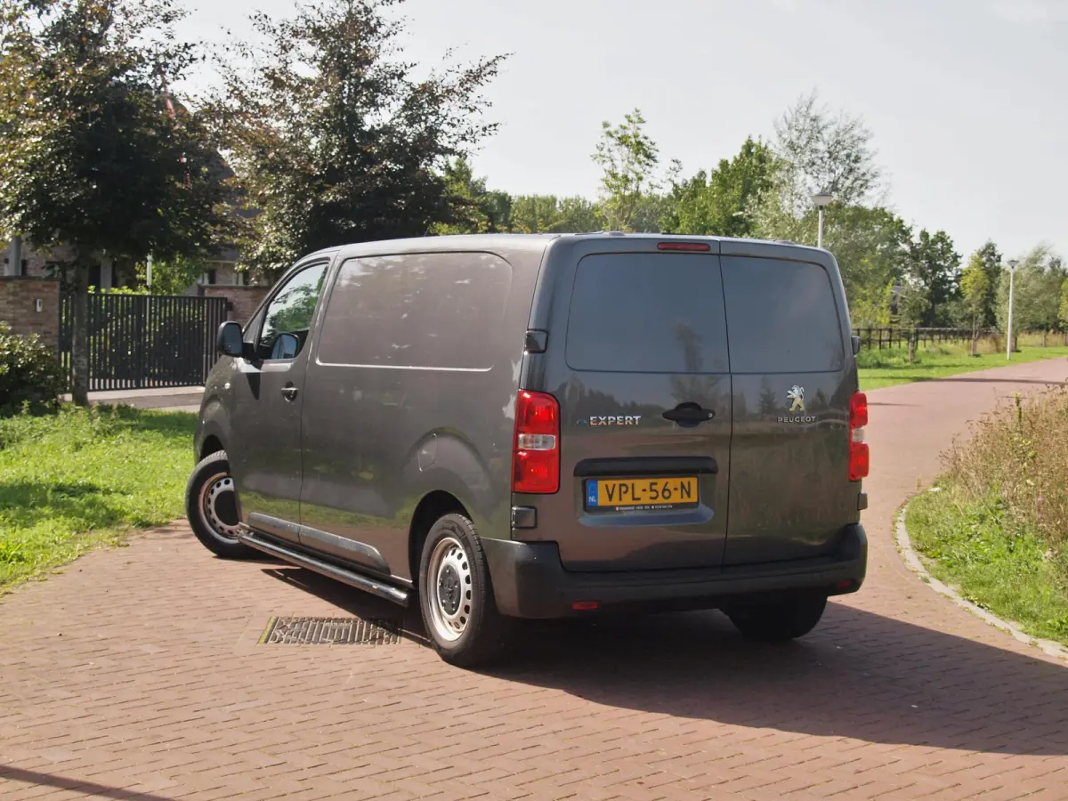 Standard Premium 75 kWh | Side bars | Apple Carplay | Zware Accupakket | Camera |