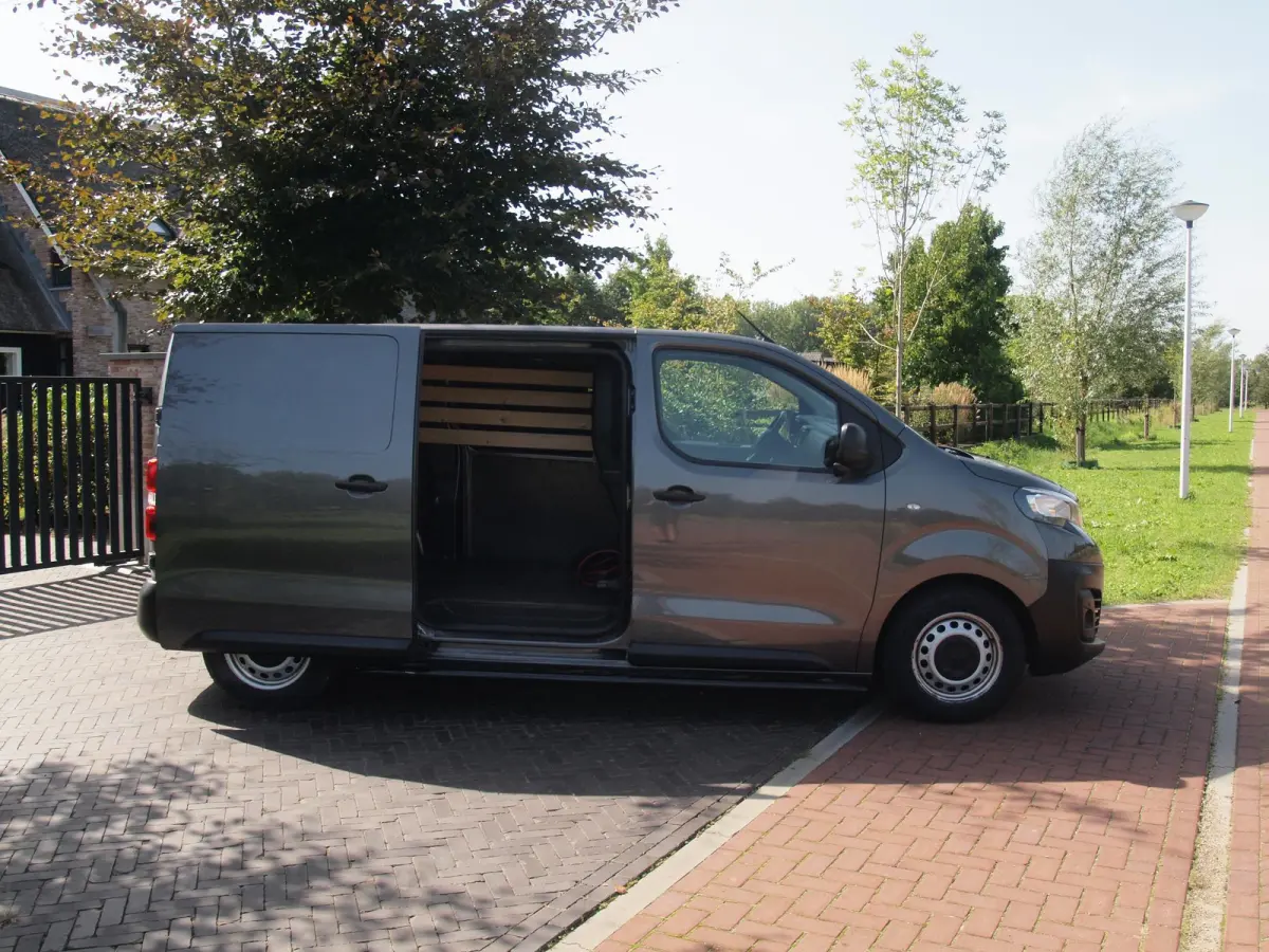 Standard Premium 75 kWh | Side bars | Apple Carplay | Zware Accupakket | Camera |