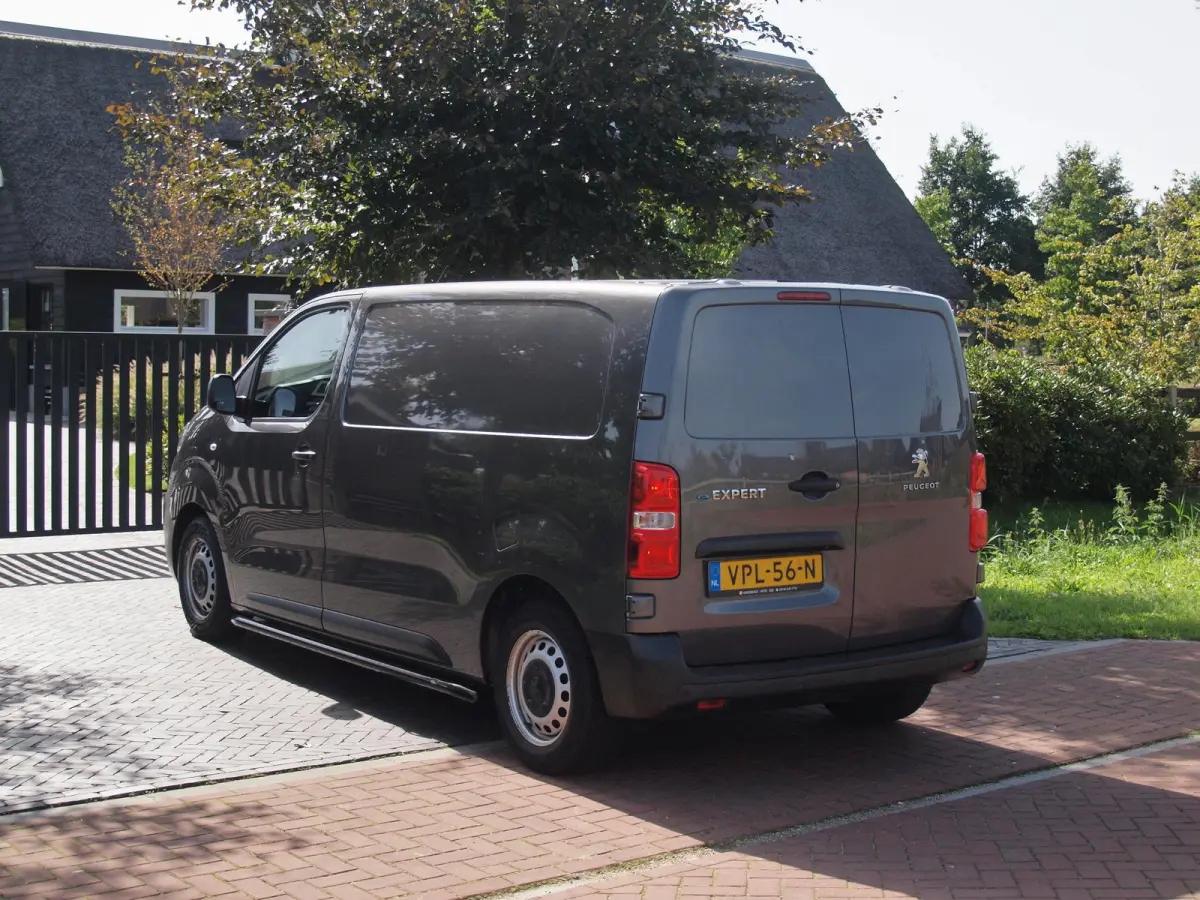 Standard Premium 75 kWh | Side bars | Apple Carplay | Zware Accupakket | Camera |