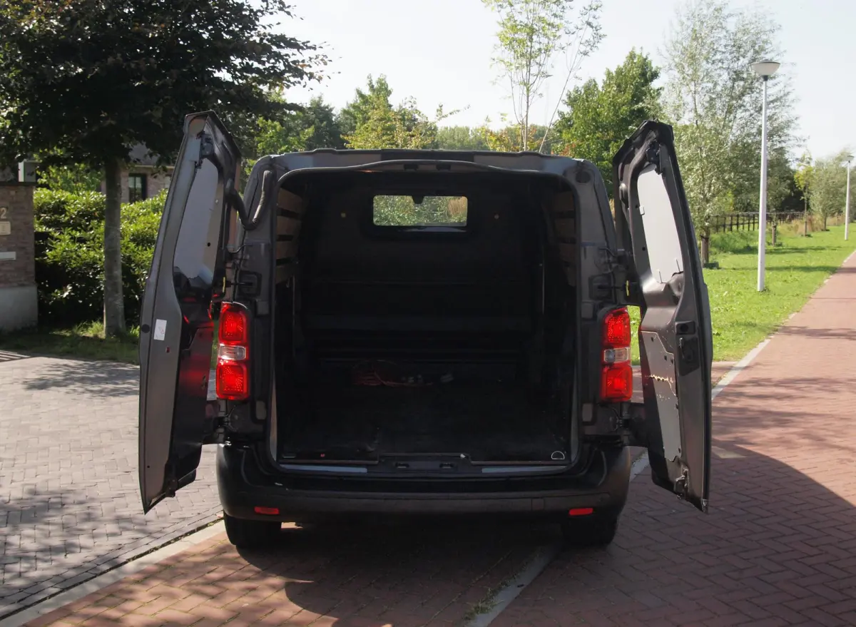 Standard Premium 75 kWh | Side bars | Apple Carplay | Zware Accupakket | Camera |