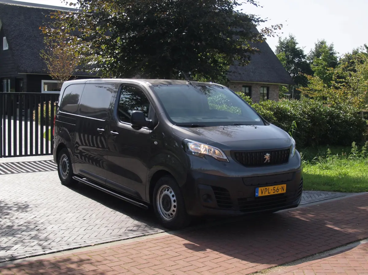 Standard Premium 75 kWh | Side bars | Apple Carplay | Zware Accupakket | Camera |