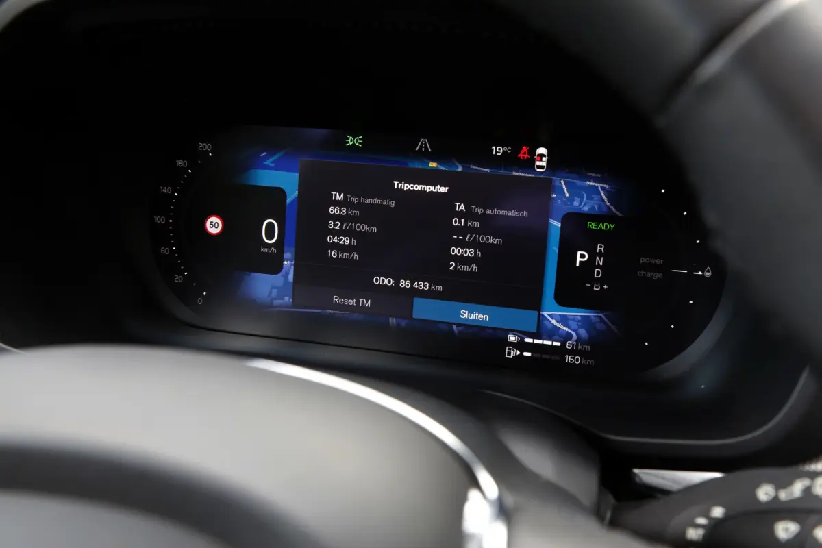 2.0 T6 Plug-in hybrid Long Range AWD Plus Dark*Perfect Volvo Onderh.*Pano/Elek. Trekhaak/R-Design Stoelen/Stoelverw.V+A/Stuurverw./ACC/Pilot ass./360 Camera/Memorie/BLIS/Parkeersens.V+A/21 i