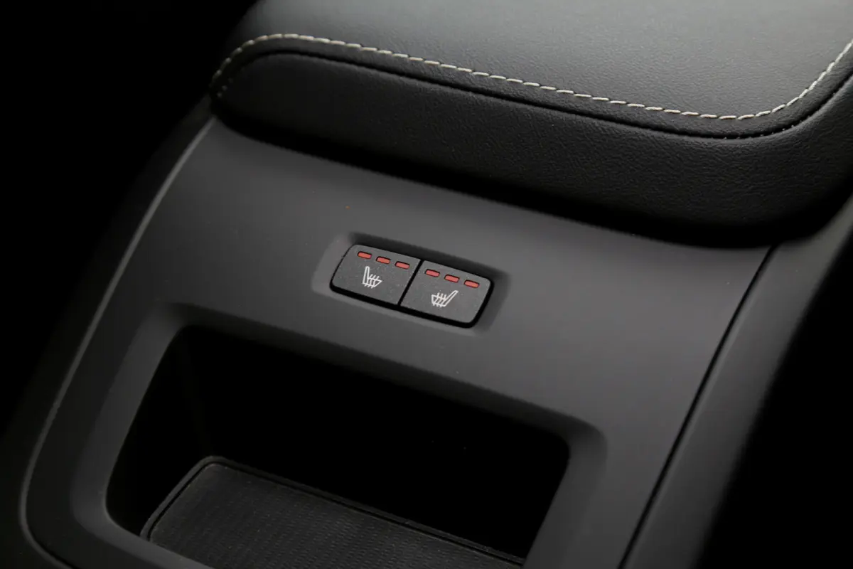 2.0 T6 Plug-in hybrid Long Range AWD Plus Dark*Perfect Volvo Onderh.*Pano/Elek. Trekhaak/R-Design Stoelen/Stoelverw.V+A/Stuurverw./ACC/Pilot ass./360 Camera/Memorie/BLIS/Parkeersens.V+A/21 i