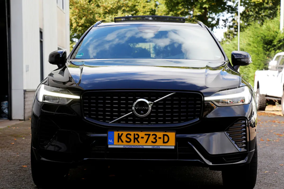 2.0 T6 Plug-in hybrid Long Range AWD Plus Dark*Perfect Volvo Onderh.*Pano/Elek. Trekhaak/R-Design Stoelen/Stoelverw.V+A/Stuurverw./ACC/Pilot ass./360 Camera/Memorie/BLIS/Parkeersens.V+A/21 i