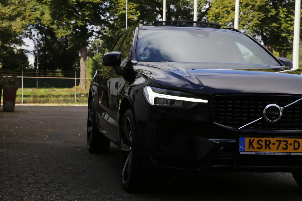 2.0 T6 Plug-in hybrid Long Range AWD Plus Dark*Perfect Volvo Onderh.*Pano/Elek. Trekhaak/R-Design Stoelen/Stoelverw.V+A/Stuurverw./ACC/Pilot ass./360 Camera/Memorie/BLIS/Parkeersens.V+A/21 i