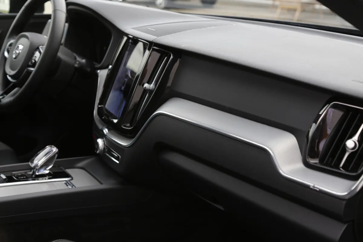 2.0 T6 Plug-in hybrid Long Range AWD Plus Dark*Perfect Volvo Onderh.*Pano/Elek. Trekhaak/R-Design Stoelen/Stoelverw.V+A/Stuurverw./ACC/Pilot ass./360 Camera/Memorie/BLIS/Parkeersens.V+A/21 i