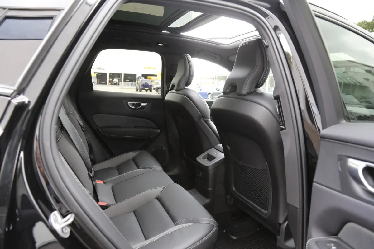 2.0 T6 Plug-in hybrid Long Range AWD Plus Dark*Perfect Volvo Onderh.*Pano/Elek. Trekhaak/R-Design Stoelen/Stoelverw.V+A/Stuurverw./ACC/Pilot ass./360 Camera/Memorie/BLIS/Parkeersens.V+A/21 i