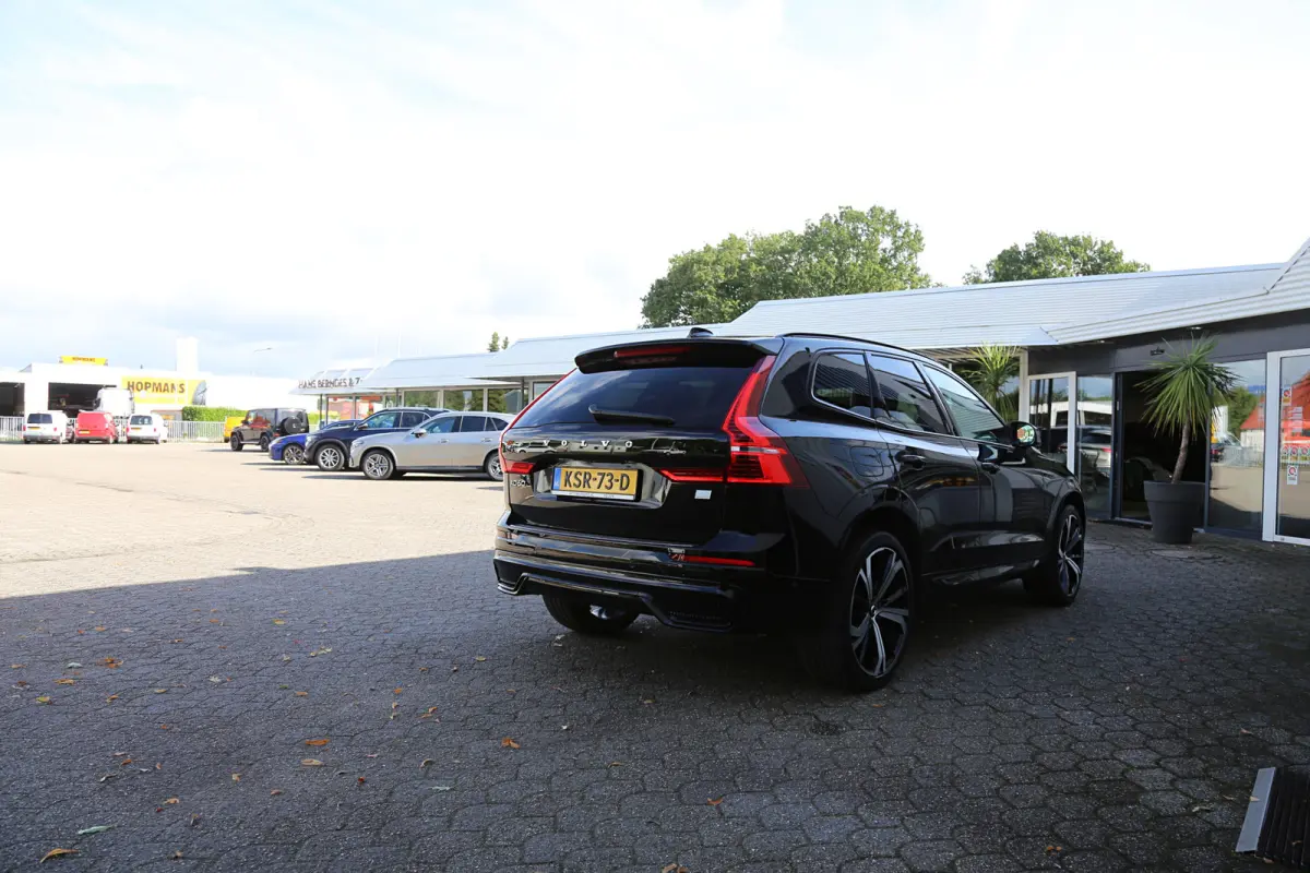 2.0 T6 Plug-in hybrid Long Range AWD Plus Dark*Perfect Volvo Onderh.*Pano/Elek. Trekhaak/R-Design Stoelen/Stoelverw.V+A/Stuurverw./ACC/Pilot ass./360 Camera/Memorie/BLIS/Parkeersens.V+A/21 i