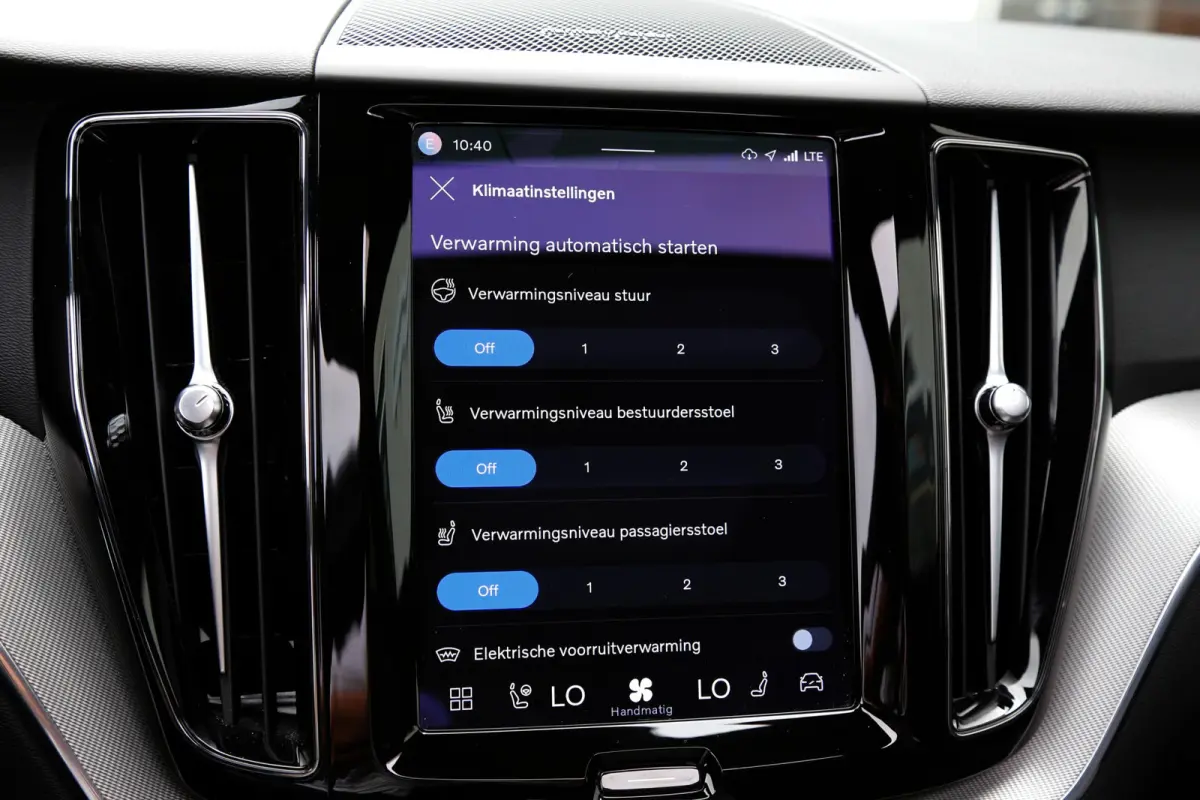 2.0 T6 Plug-in hybrid Long Range AWD Plus Dark*Perfect Volvo Onderh.*Pano/Elek. Trekhaak/R-Design Stoelen/Stoelverw.V+A/Stuurverw./ACC/Pilot ass./360 Camera/Memorie/BLIS/Parkeersens.V+A/21 i