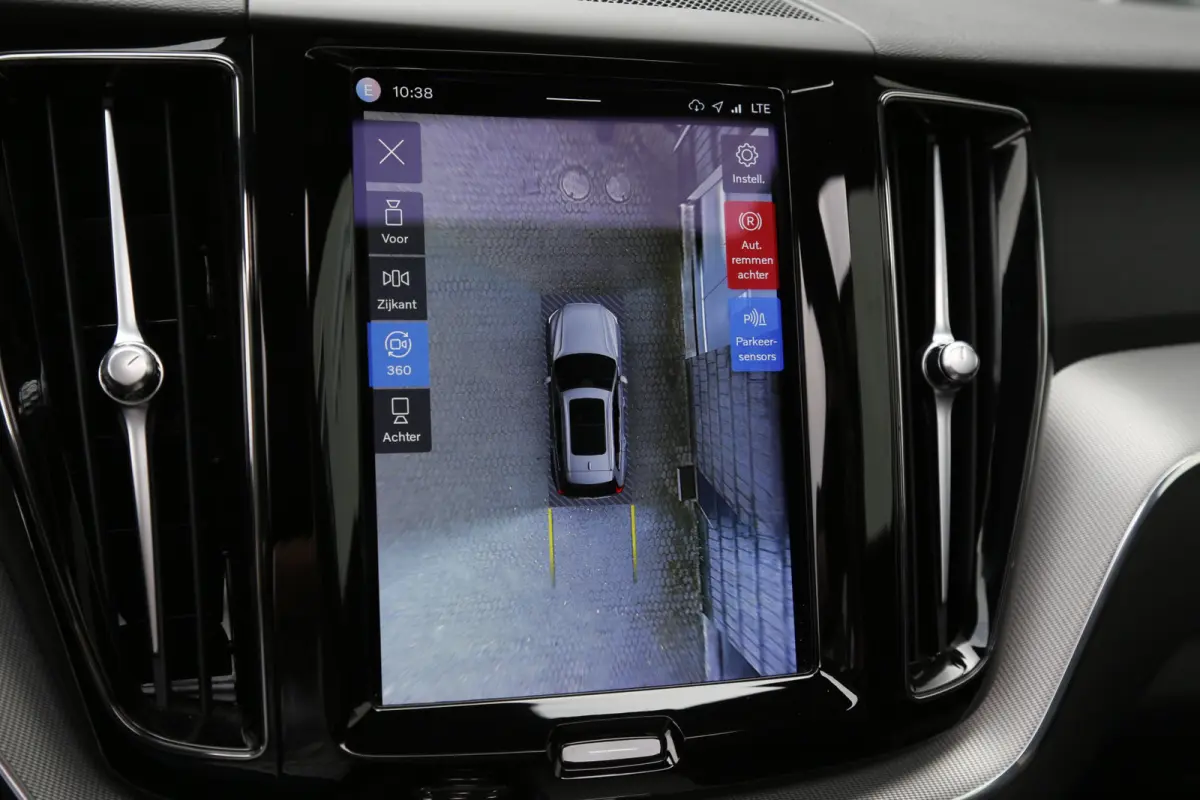 2.0 T6 Plug-in hybrid Long Range AWD Plus Dark*Perfect Volvo Onderh.*Pano/Elek. Trekhaak/R-Design Stoelen/Stoelverw.V+A/Stuurverw./ACC/Pilot ass./360 Camera/Memorie/BLIS/Parkeersens.V+A/21 i
