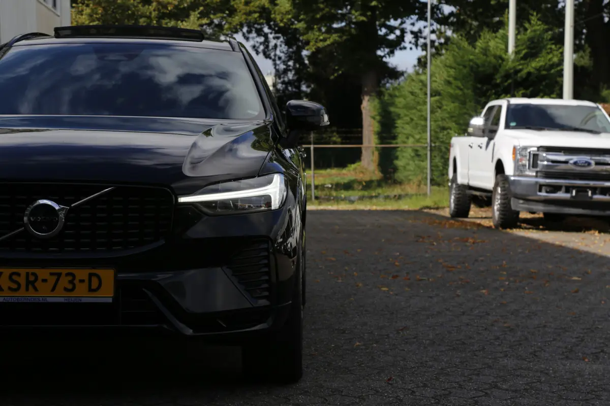 2.0 T6 Plug-in hybrid Long Range AWD Plus Dark*Perfect Volvo Onderh.*Pano/Elek. Trekhaak/R-Design Stoelen/Stoelverw.V+A/Stuurverw./ACC/Pilot ass./360 Camera/Memorie/BLIS/Parkeersens.V+A/21 i