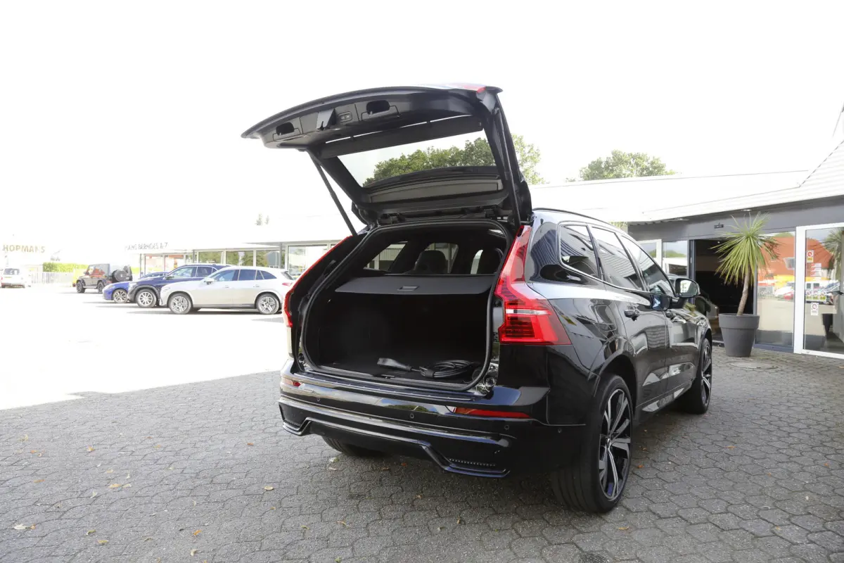 2.0 T6 Plug-in hybrid Long Range AWD Plus Dark*Perfect Volvo Onderh.*Pano/Elek. Trekhaak/R-Design Stoelen/Stoelverw.V+A/Stuurverw./ACC/Pilot ass./360 Camera/Memorie/BLIS/Parkeersens.V+A/21 i