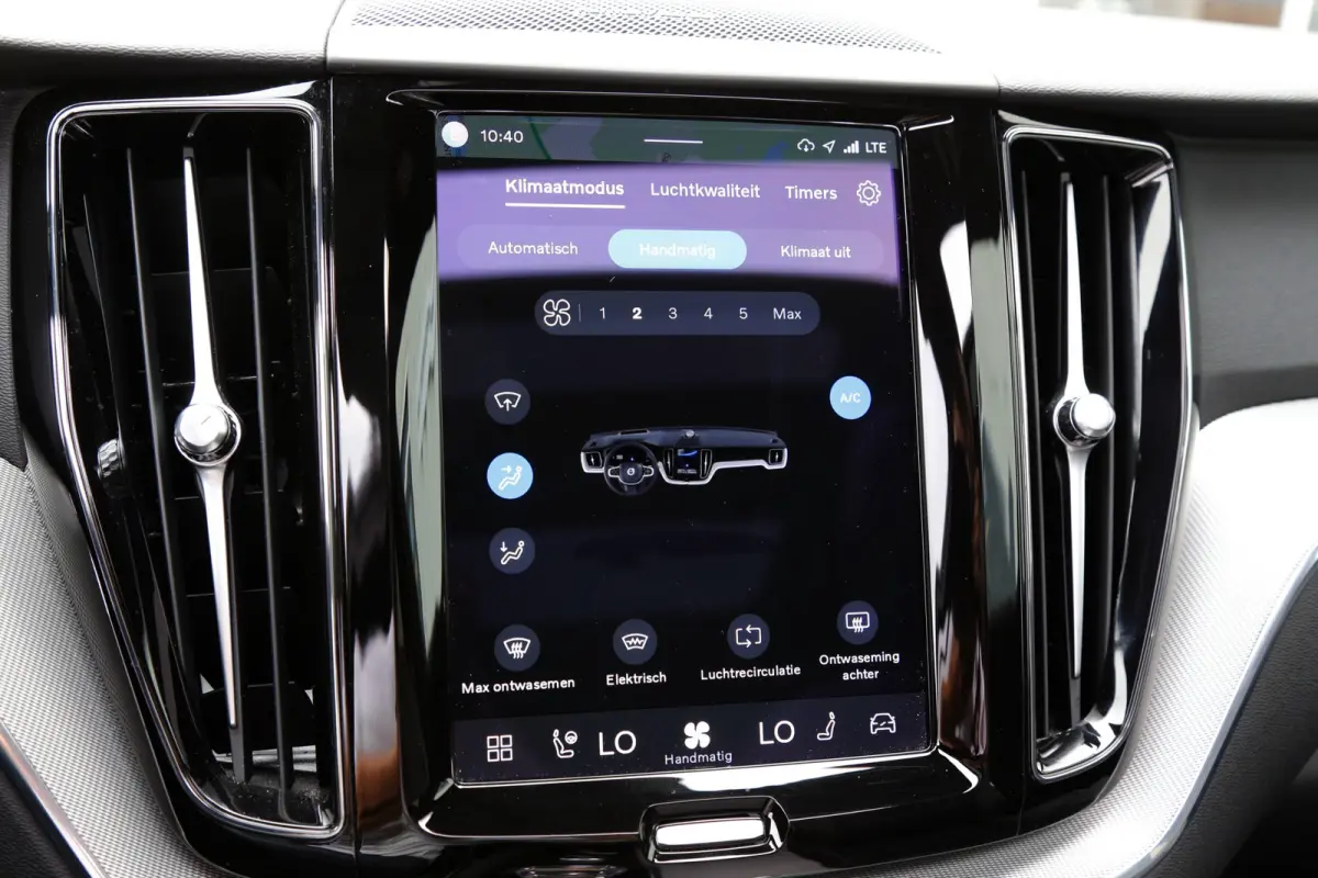 2.0 T6 Plug-in hybrid Long Range AWD Plus Dark*Perfect Volvo Onderh.*Pano/Elek. Trekhaak/R-Design Stoelen/Stoelverw.V+A/Stuurverw./ACC/Pilot ass./360 Camera/Memorie/BLIS/Parkeersens.V+A/21 i