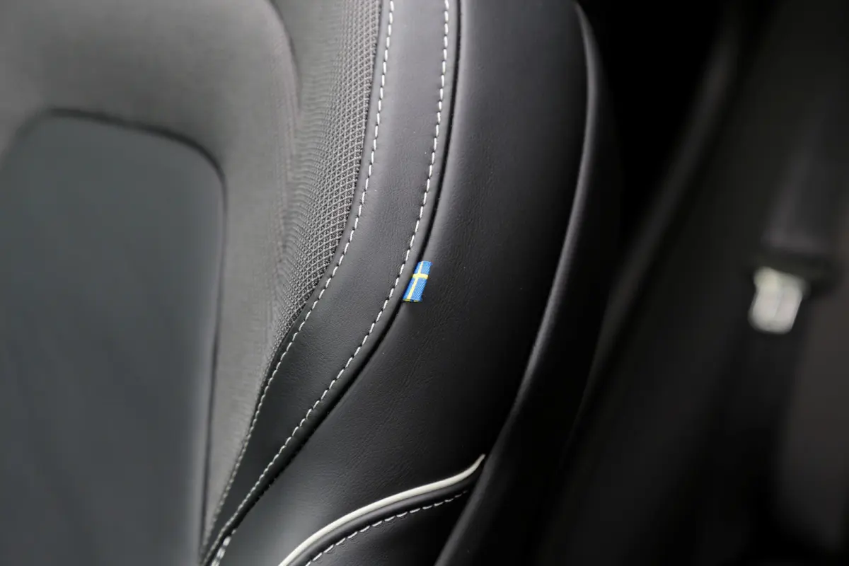 2.0 T6 Plug-in hybrid Long Range AWD Plus Dark*Perfect Volvo Onderh.*Pano/Elek. Trekhaak/R-Design Stoelen/Stoelverw.V+A/Stuurverw./ACC/Pilot ass./360 Camera/Memorie/BLIS/Parkeersens.V+A/21 i