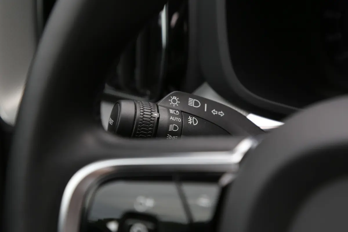 2.0 T6 Plug-in hybrid Long Range AWD Plus Dark*Perfect Volvo Onderh.*Pano/Elek. Trekhaak/R-Design Stoelen/Stoelverw.V+A/Stuurverw./ACC/Pilot ass./360 Camera/Memorie/BLIS/Parkeersens.V+A/21 i