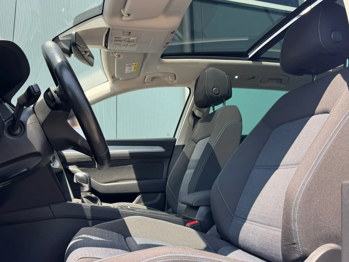 1.4 TSI * Panoramadak * Navigatiesysteem * Trekhaak *