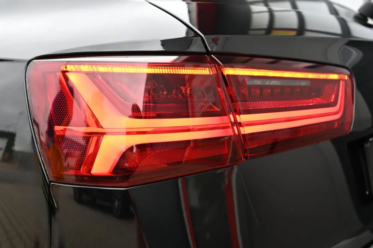 1.8 TFSI S-Line | Alcantara | Led | Cruise | Trekhaak | PDC | Navi | Stoelverwarming | Elektrische Achterklep | F1 Flippers