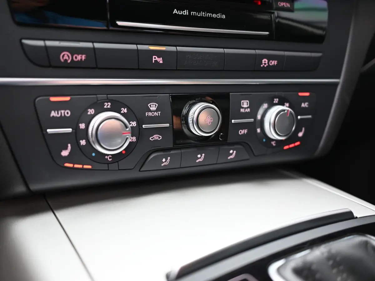 1.8 TFSI S-Line | Alcantara | Led | Cruise | Trekhaak | PDC | Navi | Stoelverwarming | Elektrische Achterklep | F1 Flippers