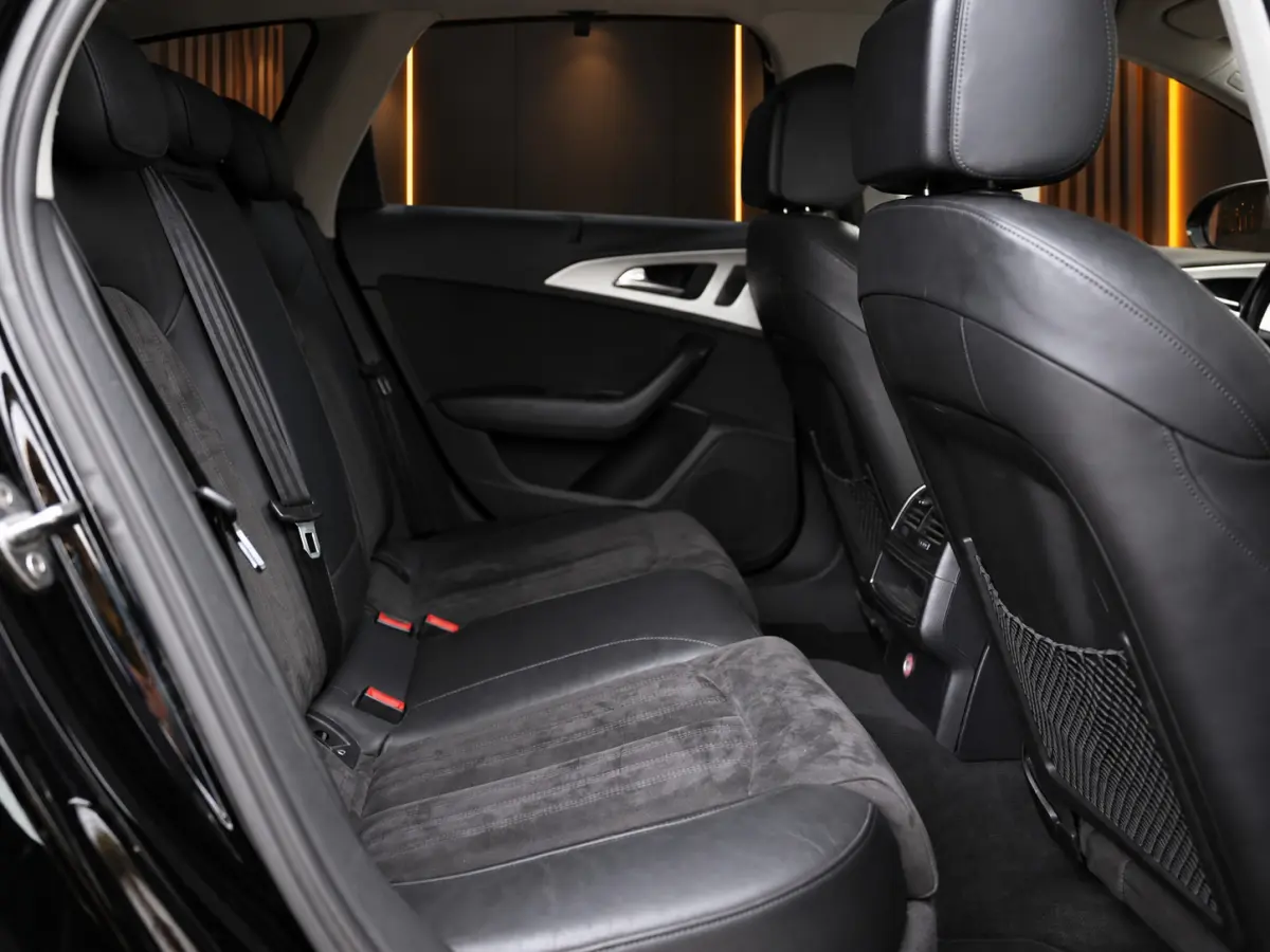 1.8 TFSI S-Line | Alcantara | Led | Cruise | Trekhaak | PDC | Navi | Stoelverwarming | Elektrische Achterklep | F1 Flippers