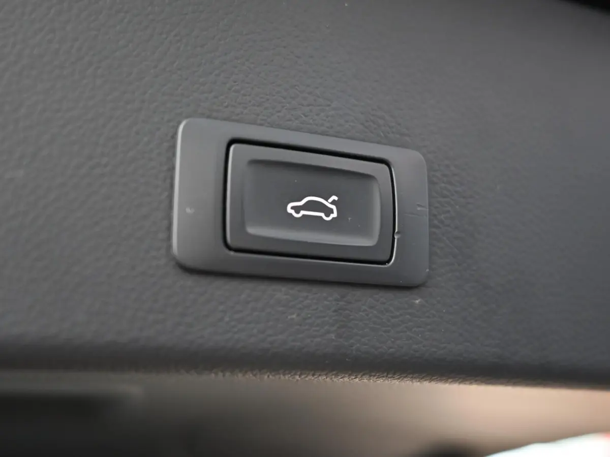 1.8 TFSI S-Line | Alcantara | Led | Cruise | Trekhaak | PDC | Navi | Stoelverwarming | Elektrische Achterklep | F1 Flippers