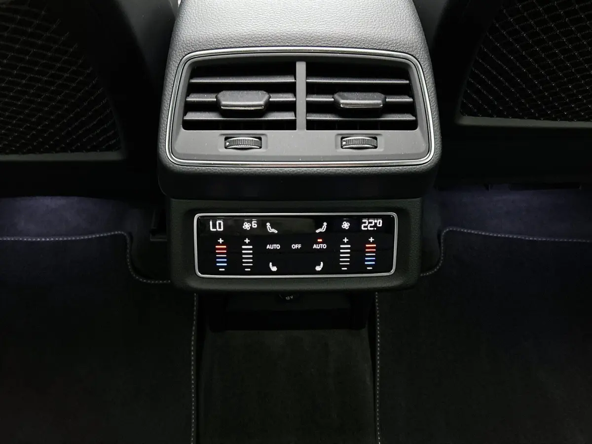 55 quattro S Edition 115 kWh 408 PK | S-line l Adaptive Cruise Control l Panoramadak l Luchtvering | Bang & Olufsen Premium 3D l 360 Camera l Trekhaak l Apple Carplay | Android Auto l Privac