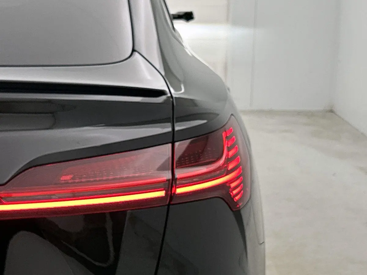 55 quattro S Edition 115 kWh 408 PK | S-line l Adaptive Cruise Control l Panoramadak l Luchtvering | Bang & Olufsen Premium 3D l 360 Camera l Trekhaak l Apple Carplay | Android Auto l Privac