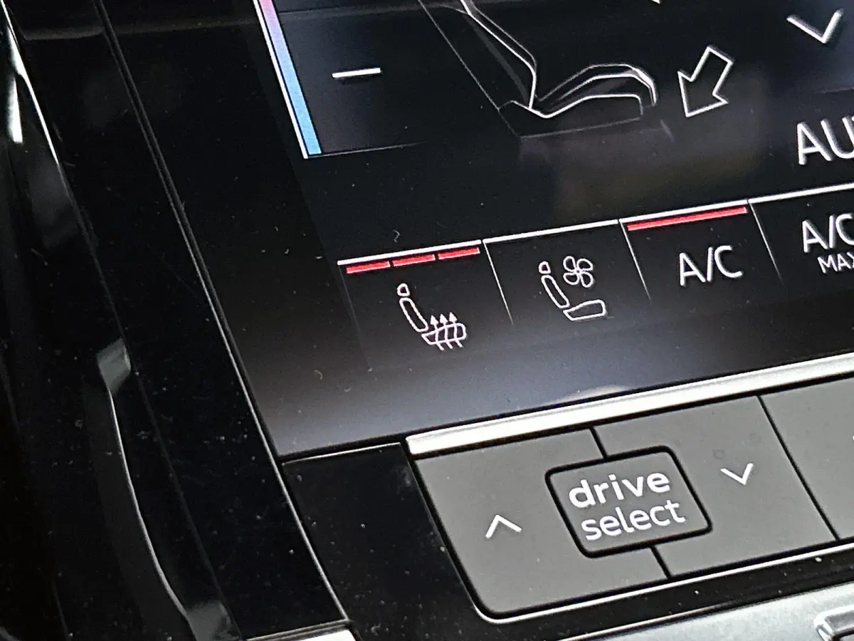 55 quattro S Edition 115 kWh 408 PK | S-line l Adaptive Cruise Control l Panoramadak l Luchtvering | Bang & Olufsen Premium 3D l 360 Camera l Trekhaak l Apple Carplay | Android Auto l Privac