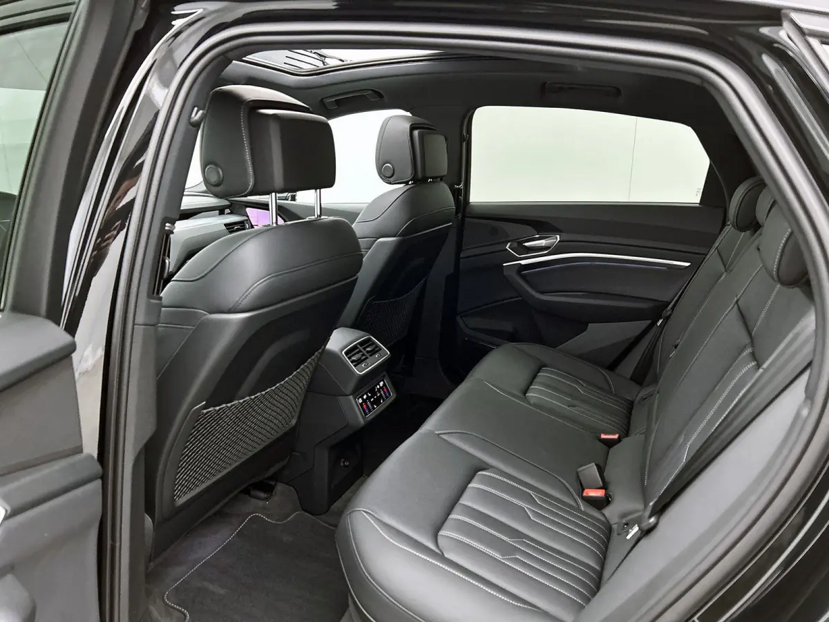 55 quattro S Edition 115 kWh 408 PK | S-line l Adaptive Cruise Control l Panoramadak l Luchtvering | Bang & Olufsen Premium 3D l 360 Camera l Trekhaak l Apple Carplay | Android Auto l Privac
