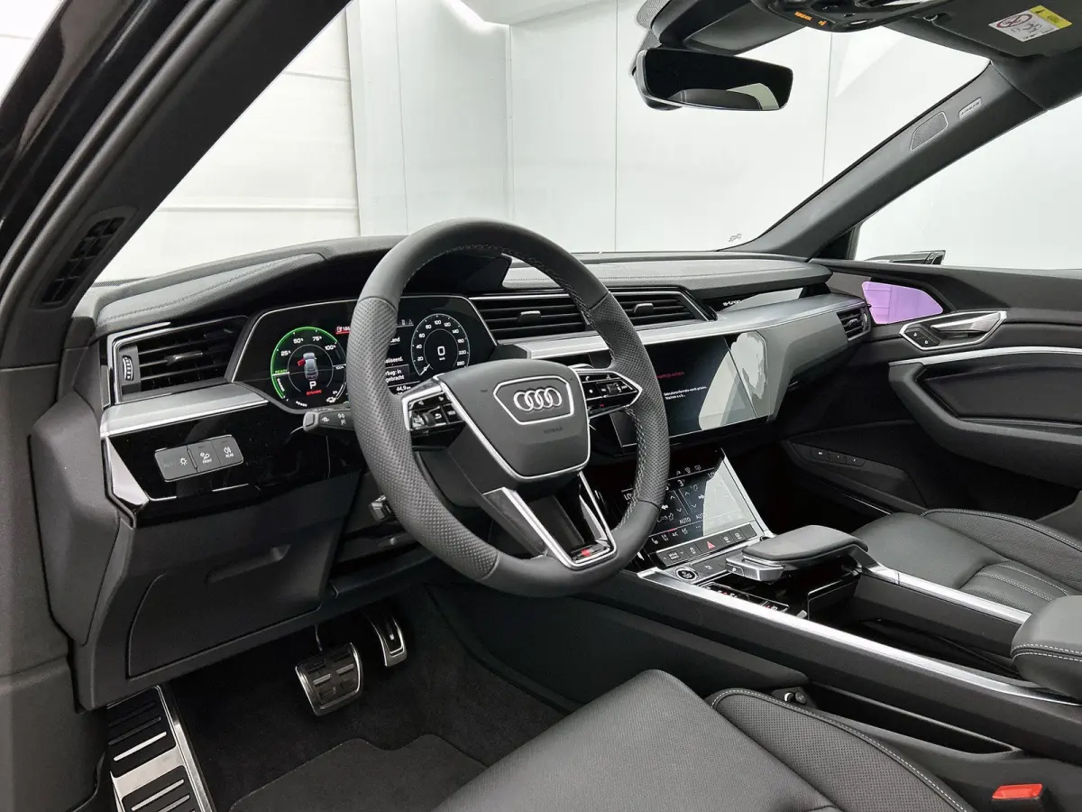 55 quattro S Edition 115 kWh 408 PK | S-line l Adaptive Cruise Control l Panoramadak l Luchtvering | Bang & Olufsen Premium 3D l 360 Camera l Trekhaak l Apple Carplay | Android Auto l Privac