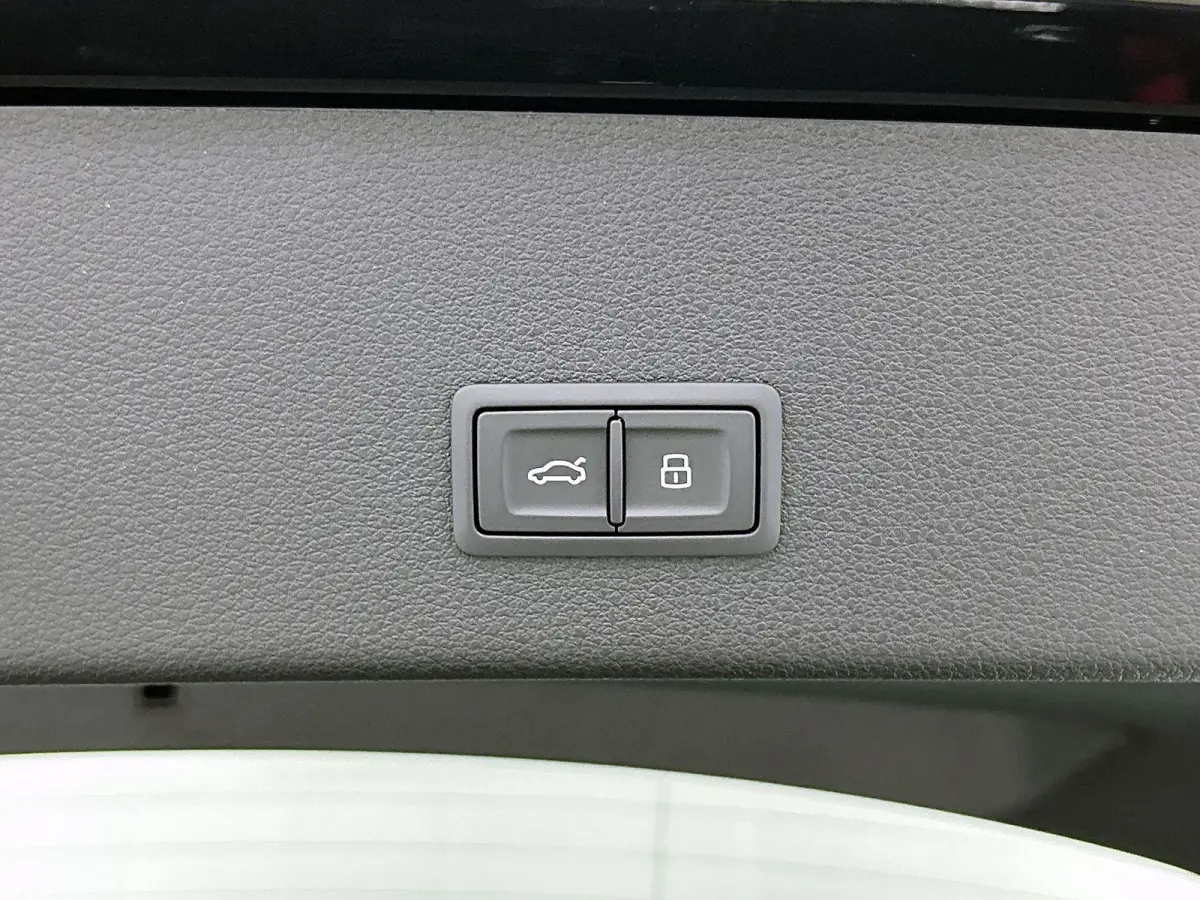 55 quattro S Edition 115 kWh 408 PK | S-line l Adaptive Cruise Control l Panoramadak l Luchtvering | Bang & Olufsen Premium 3D l 360 Camera l Trekhaak l Apple Carplay | Android Auto l Privac