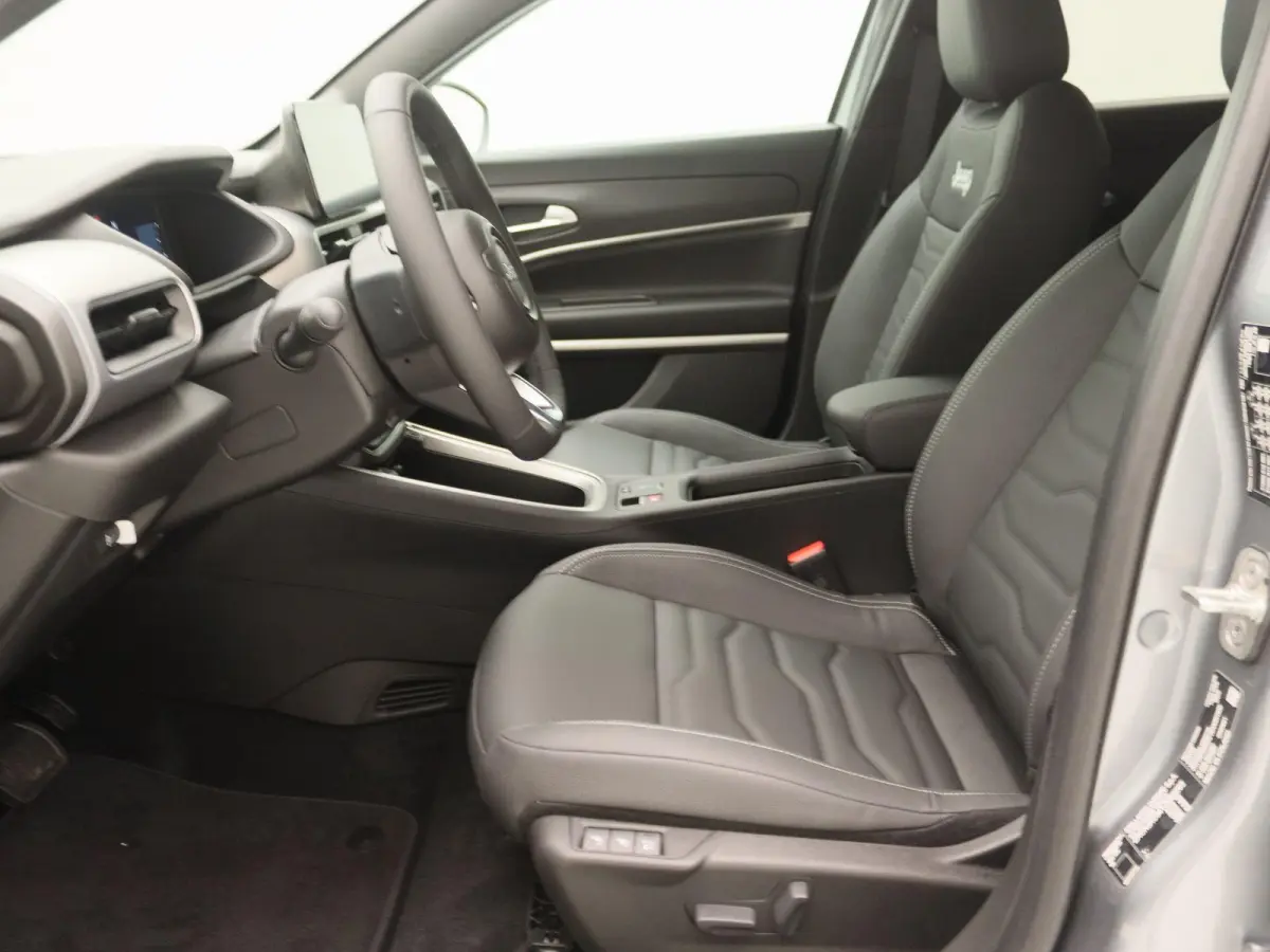 Summit 54 kWh | € 9.500,- Voorraad voordeel | Lederen bekleding | Navigatie | Camera | Parkeersnensoren | 2 + 6 jaar Speciale Garantie! |