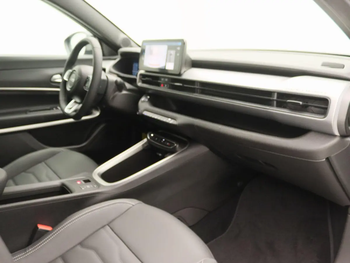 Summit 54 kWh | € 9.500,- Voorraad voordeel | Lederen bekleding | Navigatie | Camera | Parkeersnensoren | 2 + 6 jaar Speciale Garantie! |