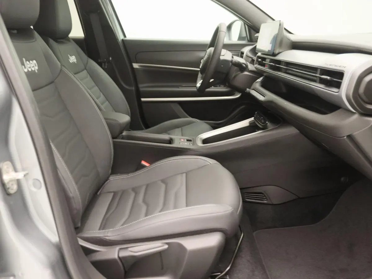 Summit 54 kWh | € 9.500,- Voorraad voordeel | Lederen bekleding | Navigatie | Camera | Parkeersnensoren | 2 + 6 jaar Speciale Garantie! |