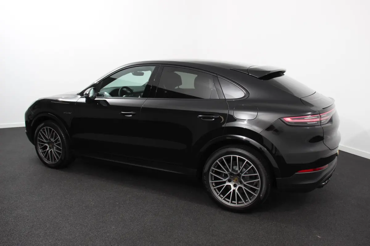 3.0 E-Hybrid 462pk Platinum Edition DEMO! Luchtvering Leder Panoramadak Camera Navigatie Elektrisch bedienbare achterklep Apple Carplay/ Android Auto Sfeerverlichting Cruise control