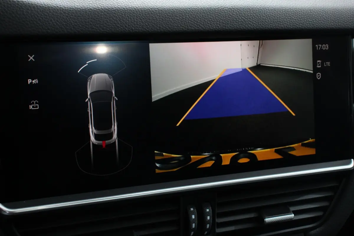 3.0 E-Hybrid 462pk Platinum Edition DEMO! Luchtvering Leder Panoramadak Camera Navigatie Elektrisch bedienbare achterklep Apple Carplay/ Android Auto Sfeerverlichting Cruise control