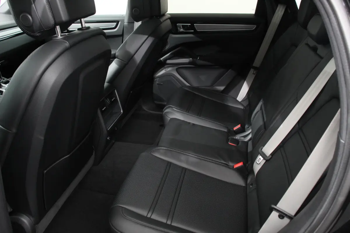 3.0 E-Hybrid 462pk Platinum Edition DEMO! Luchtvering Leder Panoramadak Camera Navigatie Elektrisch bedienbare achterklep Apple Carplay/ Android Auto Sfeerverlichting Cruise control