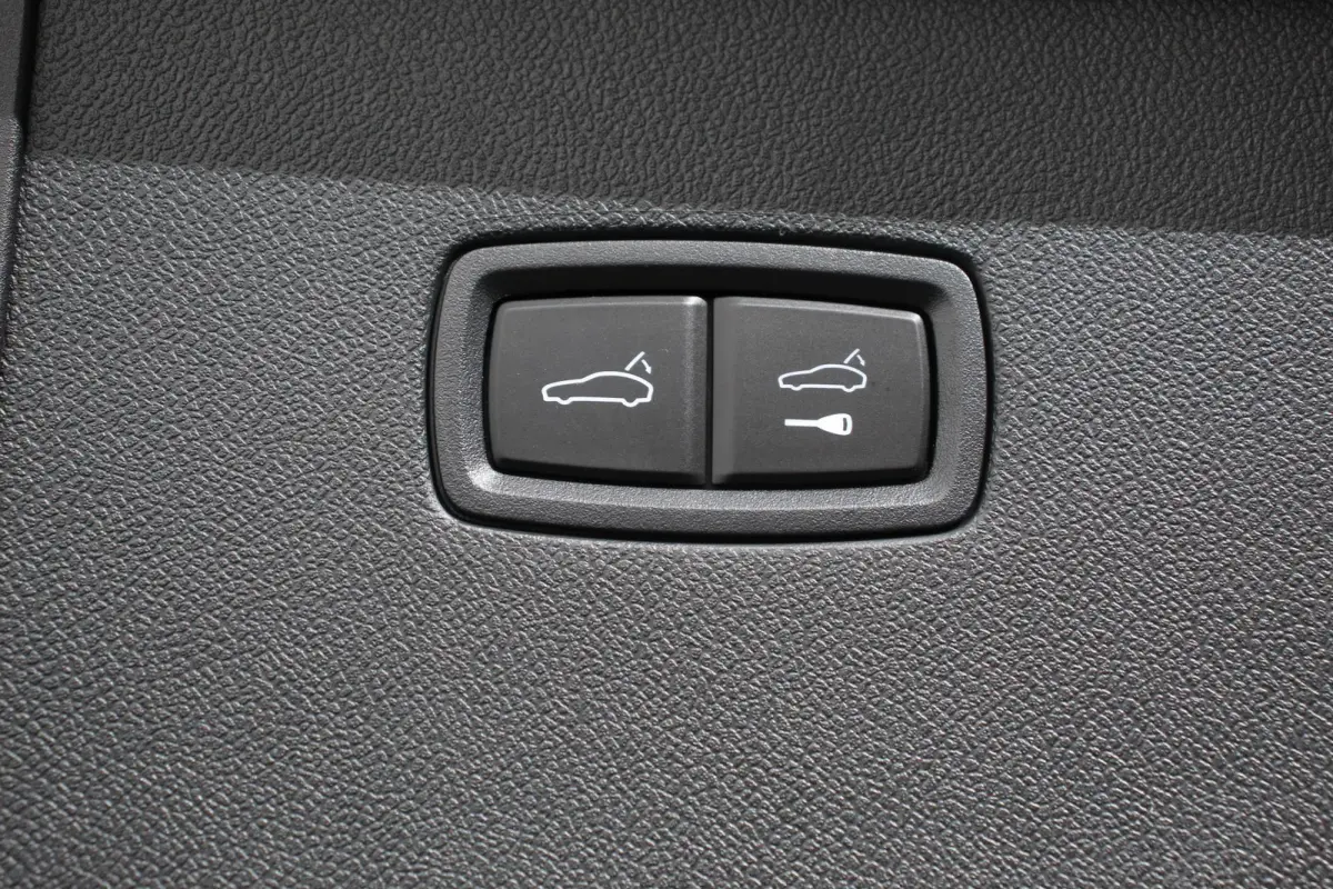 3.0 E-Hybrid 462pk Platinum Edition DEMO! Luchtvering Leder Panoramadak Camera Navigatie Elektrisch bedienbare achterklep Apple Carplay/ Android Auto Sfeerverlichting Cruise control