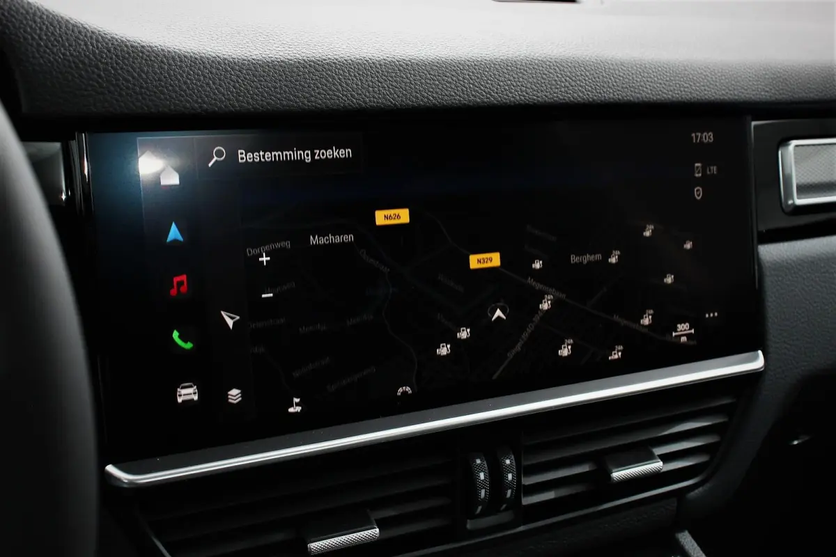 3.0 E-Hybrid 462pk Platinum Edition DEMO! Luchtvering Leder Panoramadak Camera Navigatie Elektrisch bedienbare achterklep Apple Carplay/ Android Auto Sfeerverlichting Cruise control