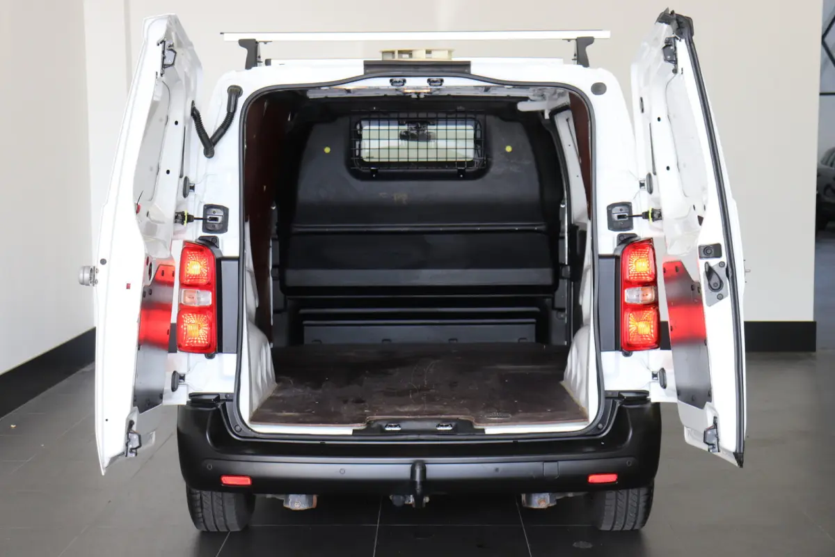 1.5 BlueHDI 100PK L2 EURO 6 - Airco - Navi - Cruise - €11.900,- Excl.