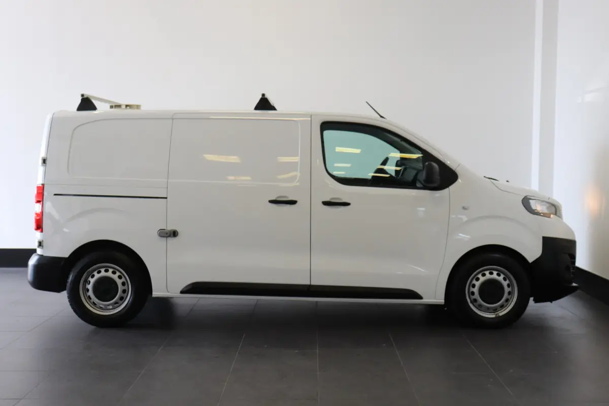 1.5 BlueHDI 100PK L2 EURO 6 - Airco - Navi - Cruise - €11.900,- Excl.