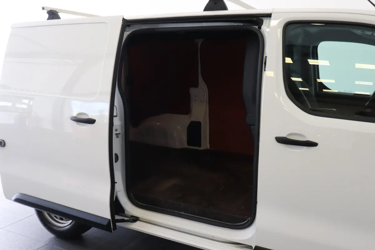 1.5 BlueHDI 100PK L2 EURO 6 - Airco - Navi - Cruise - €11.900,- Excl.