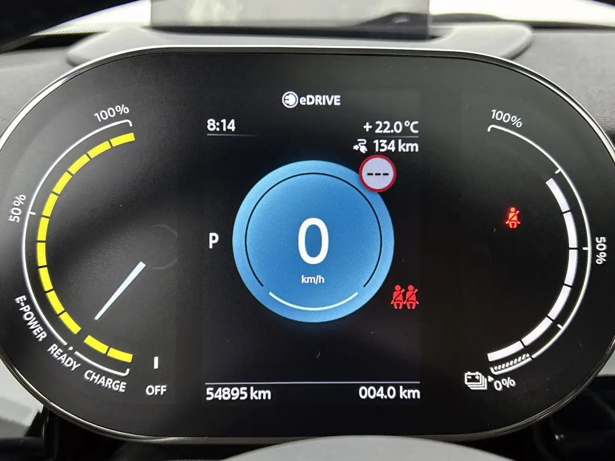 Essential 33 kWh | 98% SOH | Premium Plus Pack | Automaat | Panoramadak | Apple Carplay | Head up display | Virtual cockpit | Camera | Stoel verwarming | DAB | Harman Kardon | Sfeerverlichti