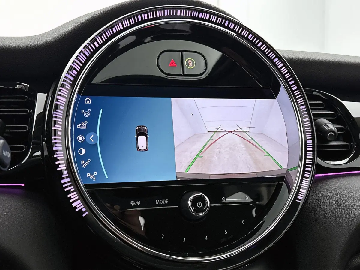 Essential 33 kWh | 98% SOH | Premium Plus Pack | Automaat | Panoramadak | Apple Carplay | Head up display | Virtual cockpit | Camera | Stoel verwarming | DAB | Harman Kardon | Sfeerverlichti