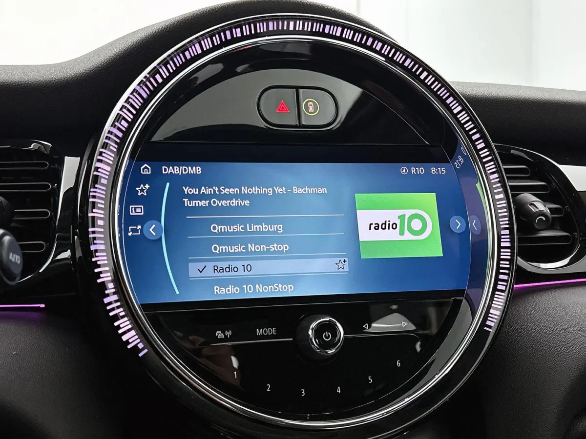 Essential 33 kWh | 98% SOH | Premium Plus Pack | Automaat | Panoramadak | Apple Carplay | Head up display | Virtual cockpit | Camera | Stoel verwarming | DAB | Harman Kardon | Sfeerverlichti