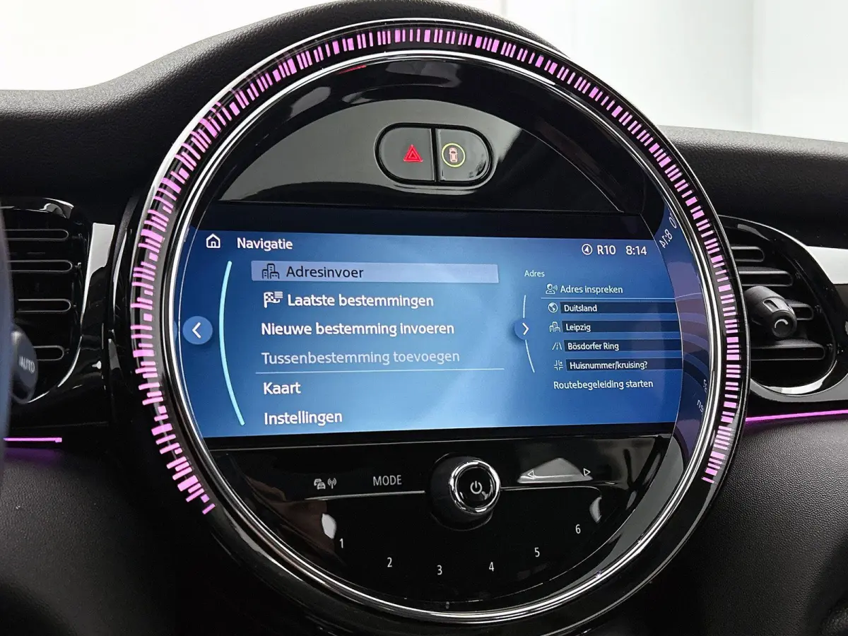 Essential 33 kWh | 98% SOH | Premium Plus Pack | Automaat | Panoramadak | Apple Carplay | Head up display | Virtual cockpit | Camera | Stoel verwarming | DAB | Harman Kardon | Sfeerverlichti