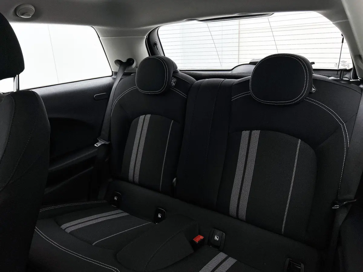 Essential 33 kWh | 98% SOH | Premium Plus Pack | Automaat | Panoramadak | Apple Carplay | Head up display | Virtual cockpit | Camera | Stoel verwarming | DAB | Harman Kardon | Sfeerverlichti