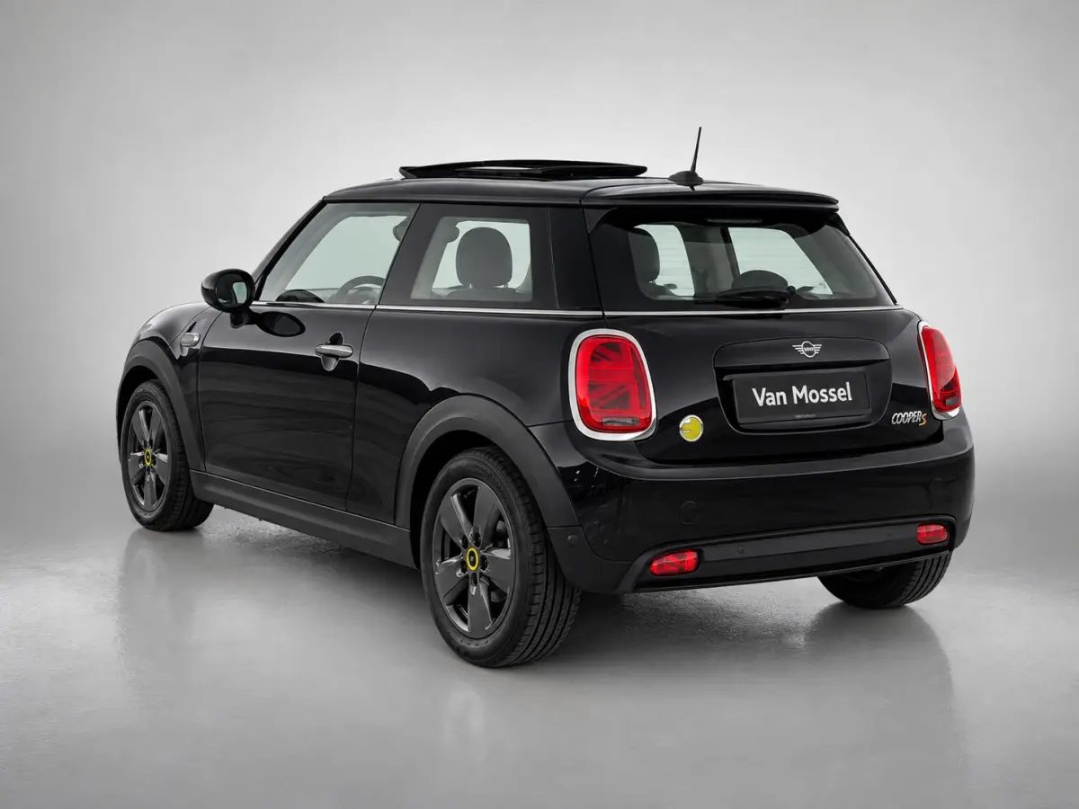 Essential 33 kWh | 98% SOH | Premium Plus Pack | Automaat | Panoramadak | Apple Carplay | Head up display | Virtual cockpit | Camera | Stoel verwarming | DAB | Harman Kardon | Sfeerverlichti
