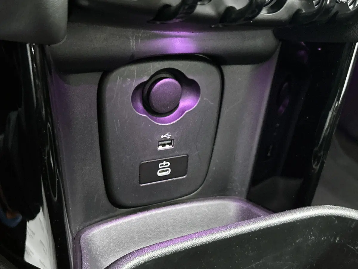 Essential 33 kWh | 98% SOH | Premium Plus Pack | Automaat | Panoramadak | Apple Carplay | Head up display | Virtual cockpit | Camera | Stoel verwarming | DAB | Harman Kardon | Sfeerverlichti