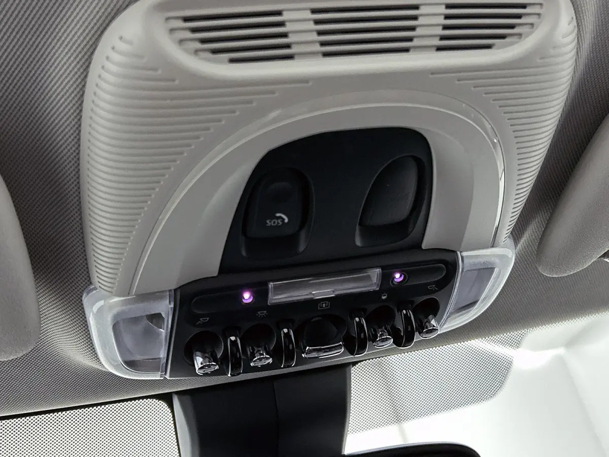 Essential 33 kWh | 98% SOH | Premium Plus Pack | Automaat | Panoramadak | Apple Carplay | Head up display | Virtual cockpit | Camera | Stoel verwarming | DAB | Harman Kardon | Sfeerverlichti